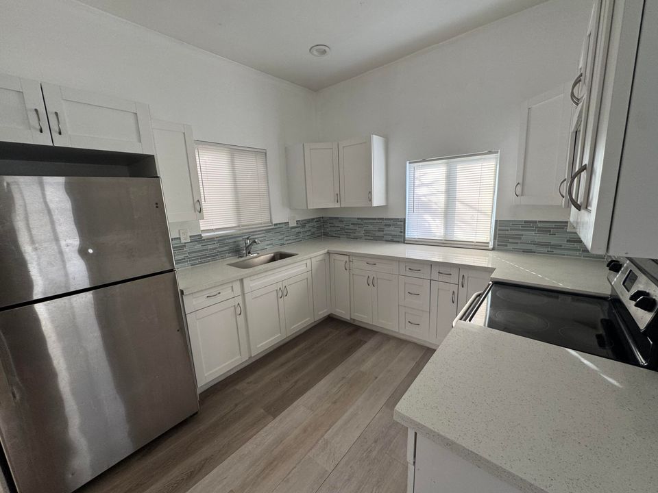 For Rent: $2,000 (2 beds, 1 baths, 1000 Square Feet)