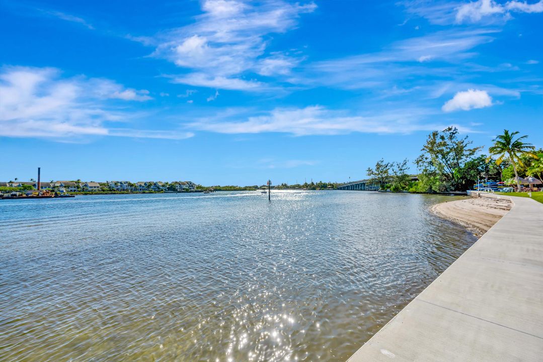 For Sale: $950,000 (2 beds, 2 baths, 1300 Square Feet)