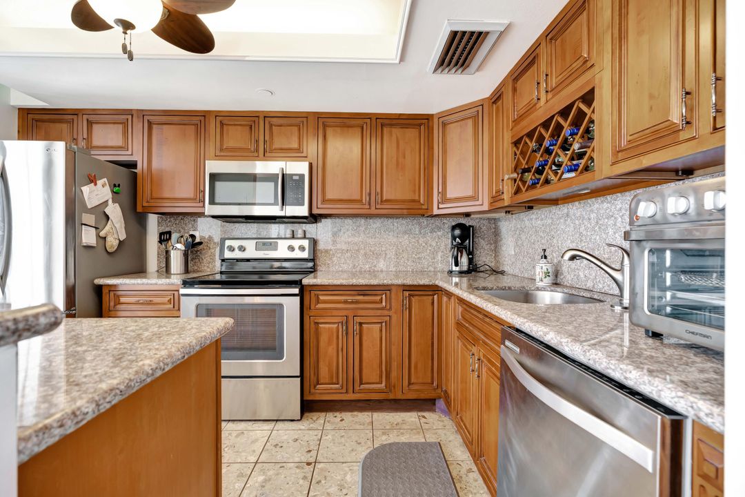 For Sale: $950,000 (2 beds, 2 baths, 1300 Square Feet)