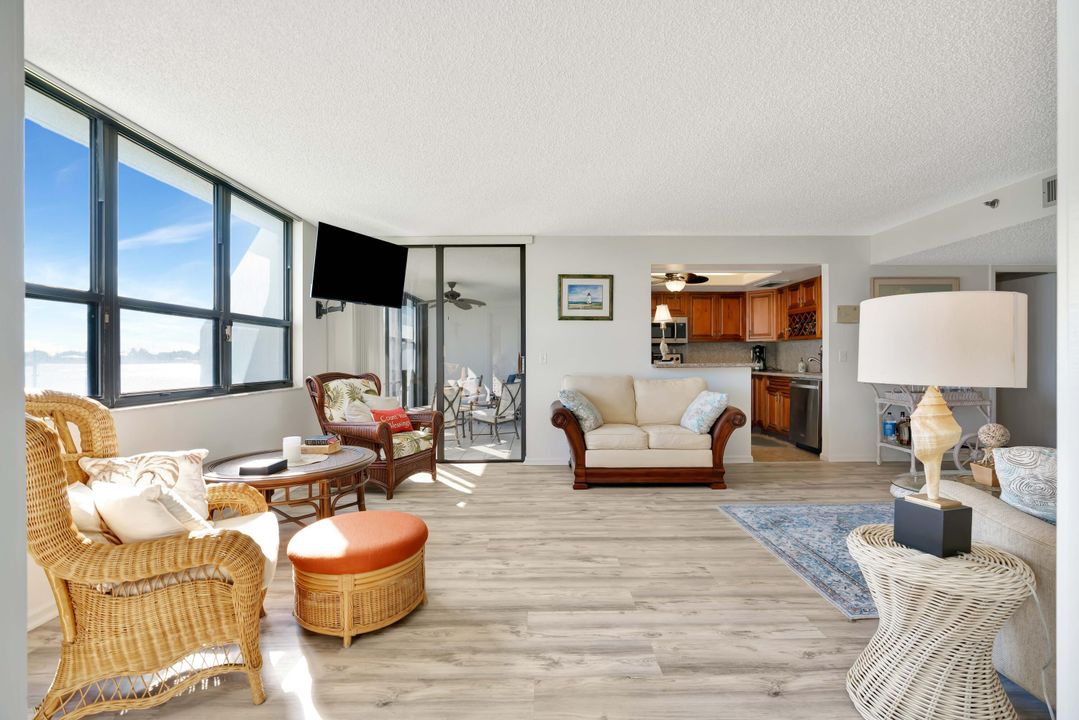 For Sale: $950,000 (2 beds, 2 baths, 1300 Square Feet)