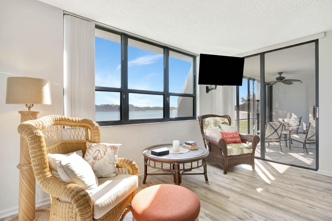 For Sale: $950,000 (2 beds, 2 baths, 1300 Square Feet)