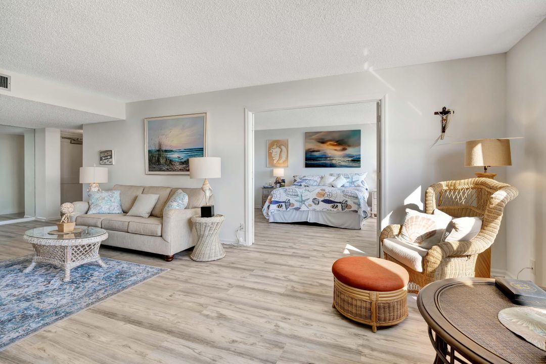 For Sale: $950,000 (2 beds, 2 baths, 1300 Square Feet)