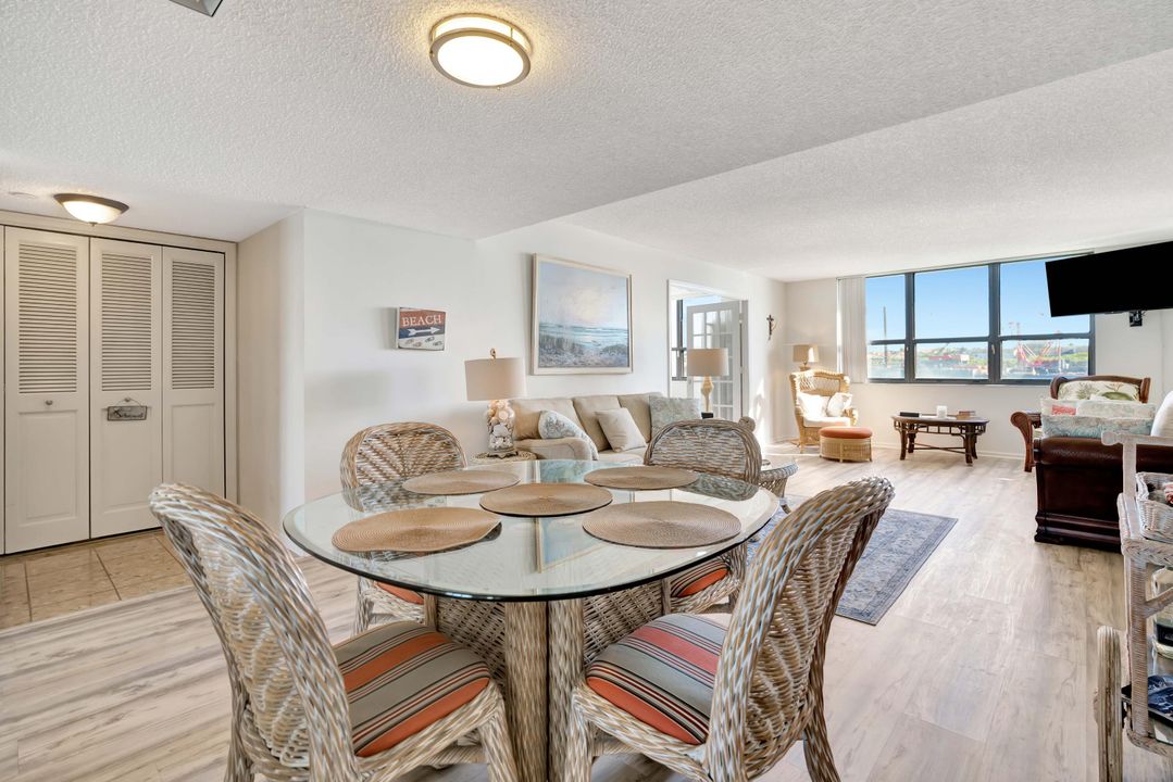 For Sale: $950,000 (2 beds, 2 baths, 1300 Square Feet)