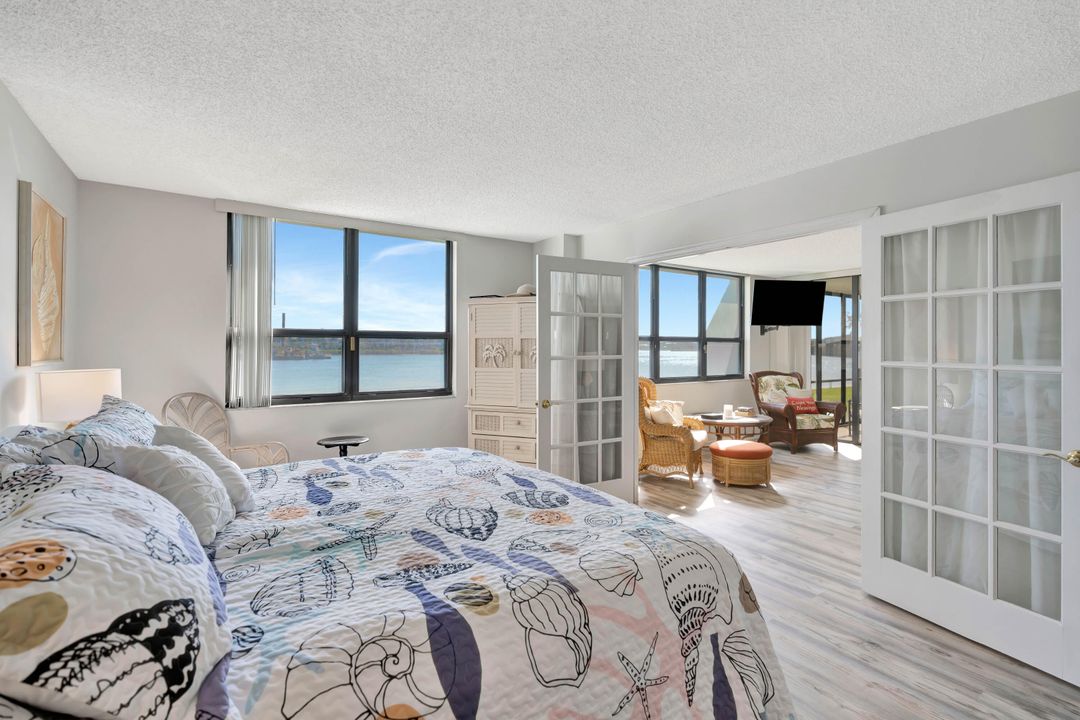 For Sale: $950,000 (2 beds, 2 baths, 1300 Square Feet)