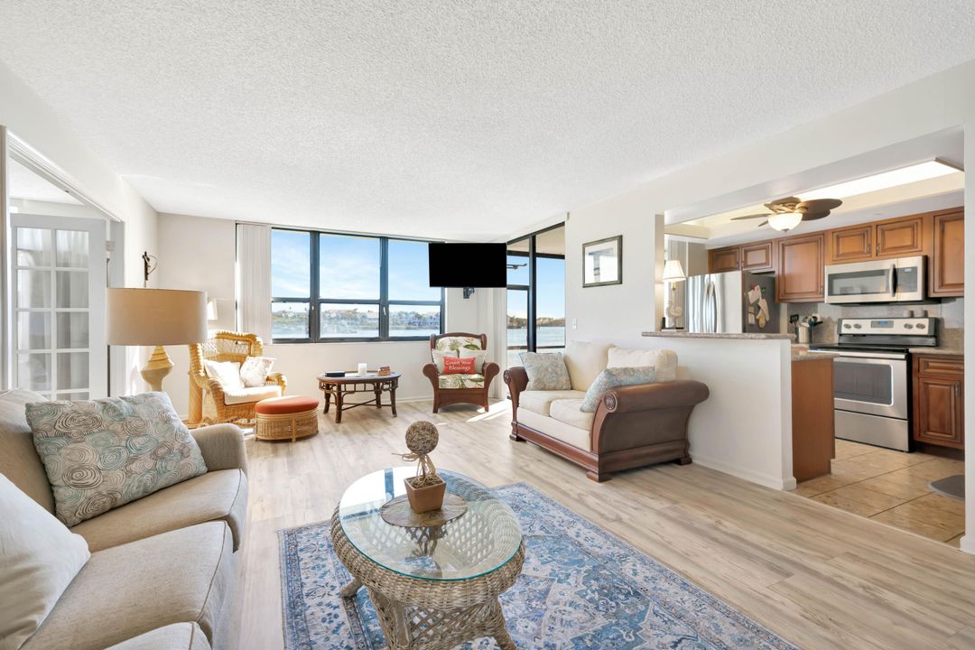 For Sale: $950,000 (2 beds, 2 baths, 1300 Square Feet)