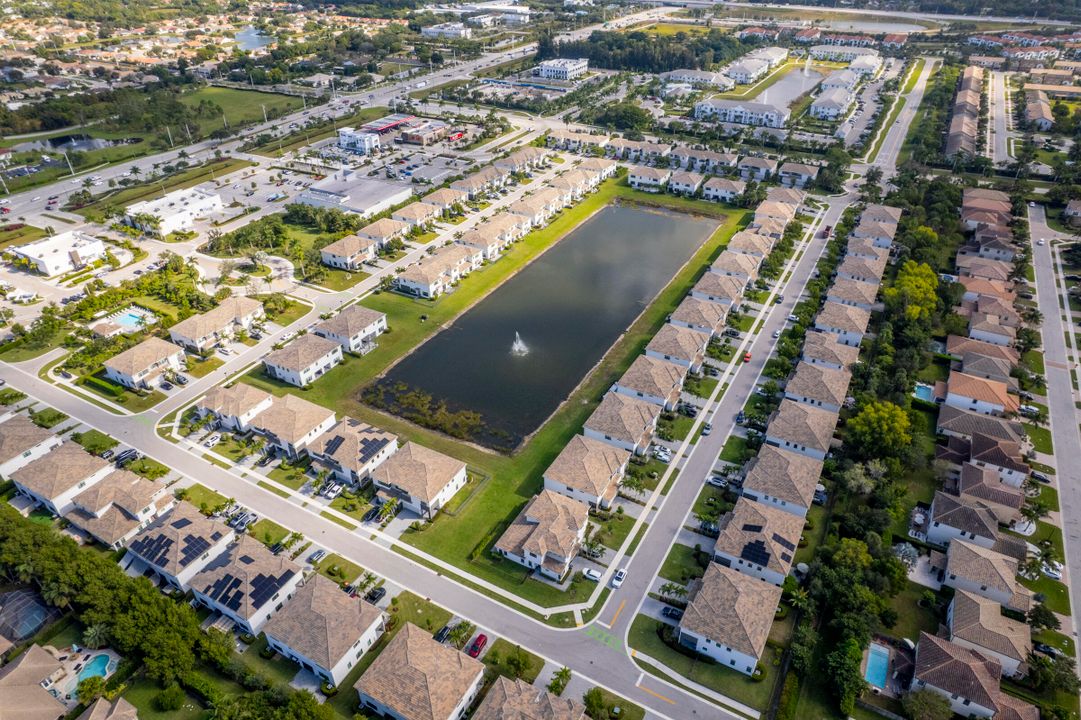 合同活跃: $3,500 (3 贝兹, 2 浴室, 2450 平方英尺)