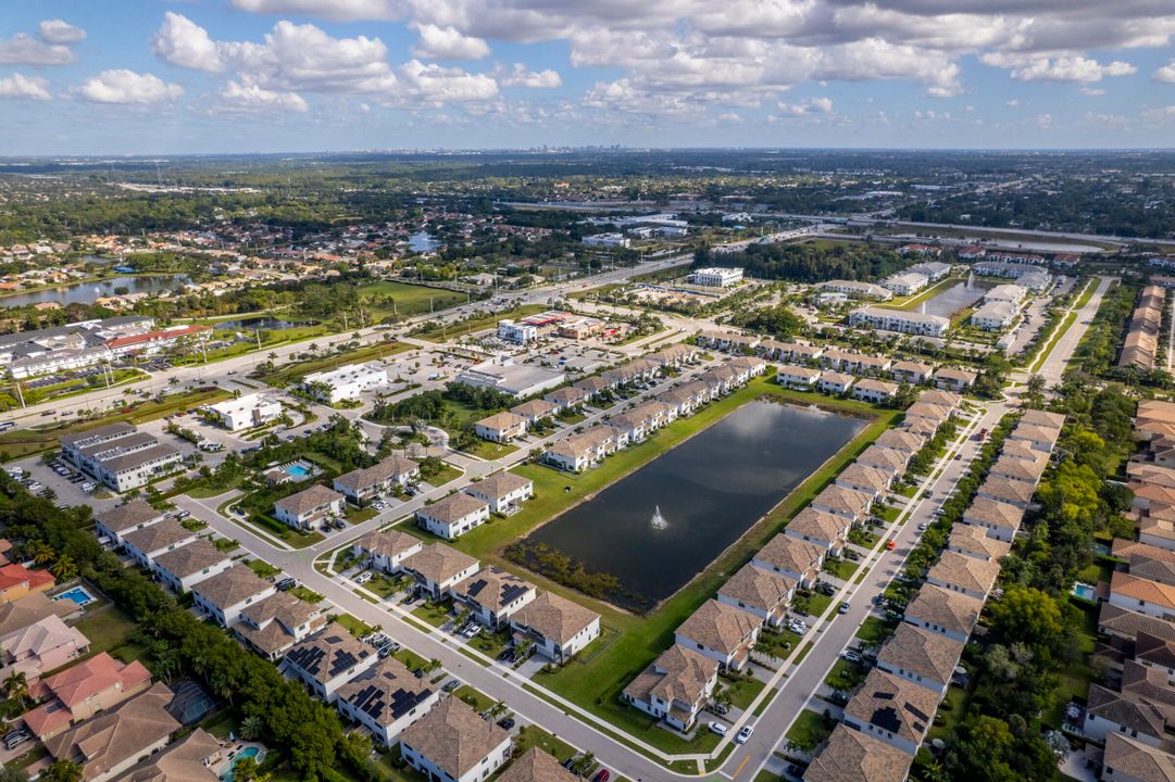 合同活跃: $3,500 (3 贝兹, 2 浴室, 2450 平方英尺)