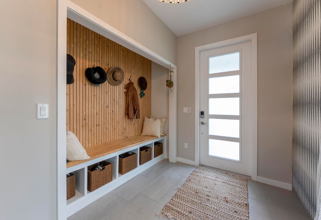 合同活跃: $3,500 (3 贝兹, 2 浴室, 2450 平方英尺)