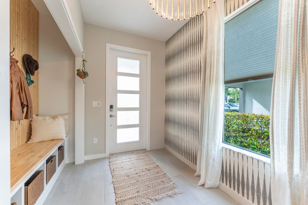 合同活跃: $3,500 (3 贝兹, 2 浴室, 2450 平方英尺)