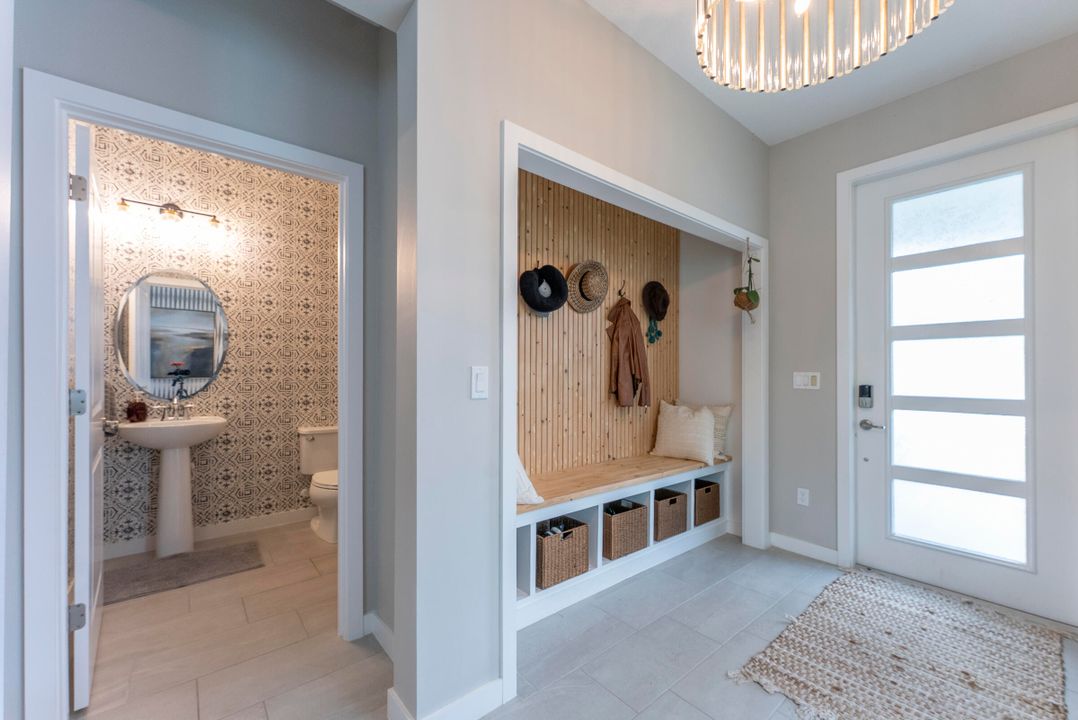 合同活跃: $3,500 (3 贝兹, 2 浴室, 2450 平方英尺)