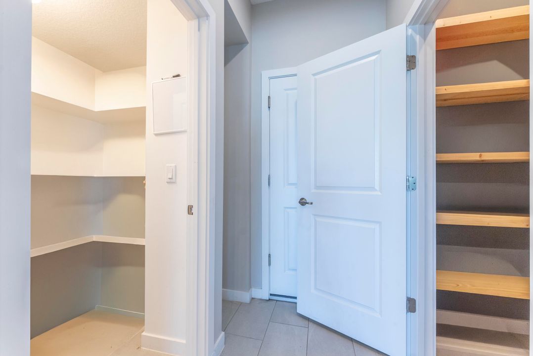 合同活跃: $3,500 (3 贝兹, 2 浴室, 2450 平方英尺)