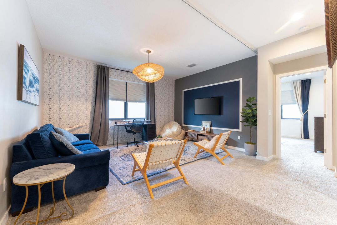 合同活跃: $3,500 (3 贝兹, 2 浴室, 2450 平方英尺)