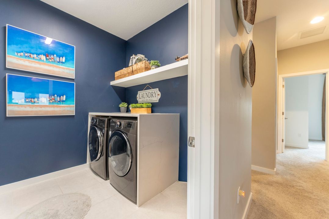 合同活跃: $3,500 (3 贝兹, 2 浴室, 2450 平方英尺)