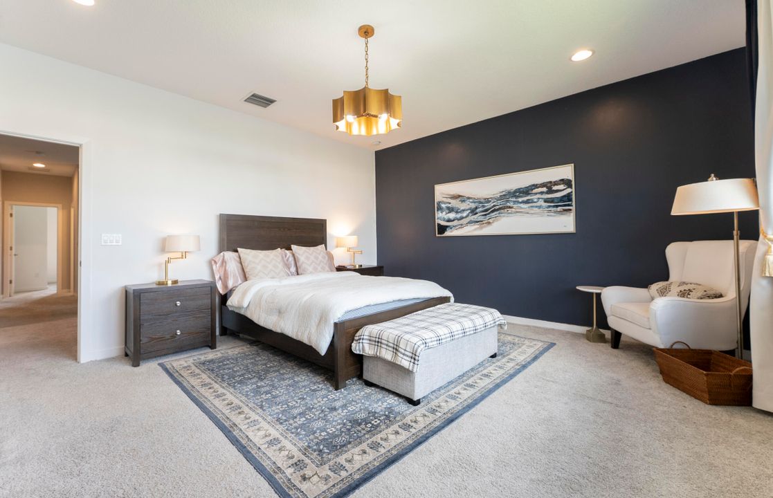 合同活跃: $3,500 (3 贝兹, 2 浴室, 2450 平方英尺)