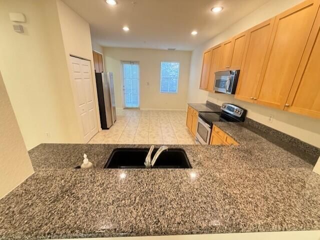 На продажу: $339,900 (2 спален, 2 ванн, 1786 Квадратных фут)