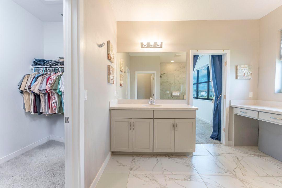 合同活跃: $3,500 (3 贝兹, 2 浴室, 2450 平方英尺)