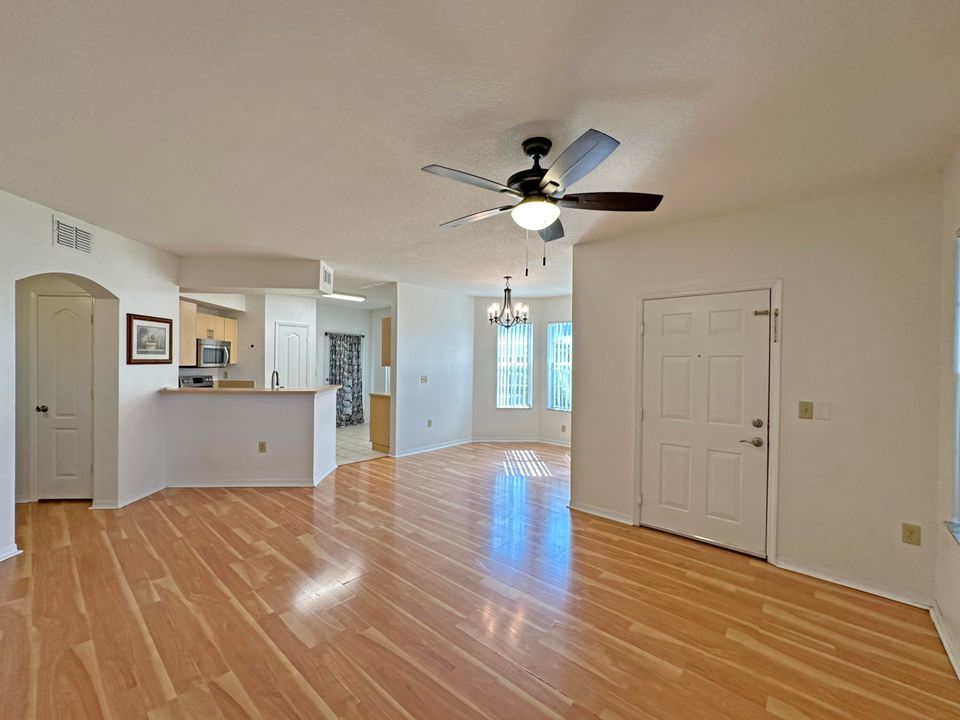 For Sale: $239,000 (2 beds, 2 baths, 1253 Square Feet)