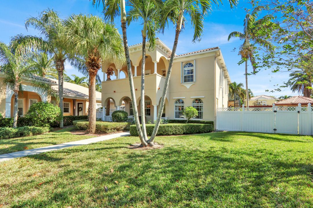 For Sale: $1,399,000 (4 beds, 3 baths, 2686 Square Feet)