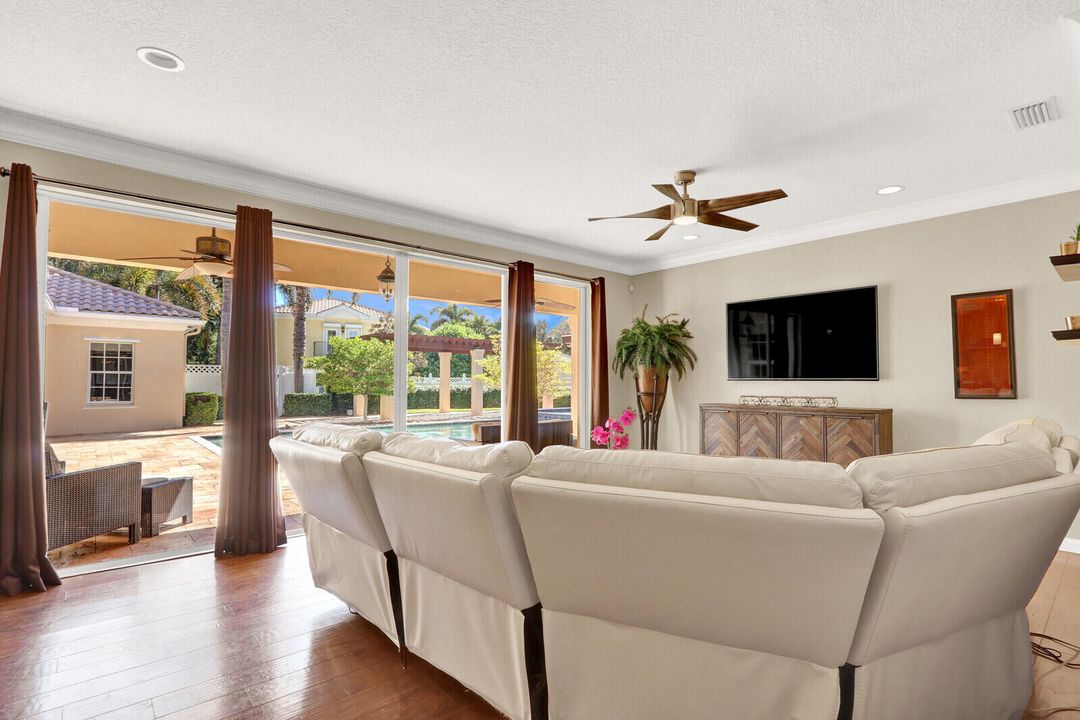 For Sale: $1,399,000 (4 beds, 3 baths, 2686 Square Feet)