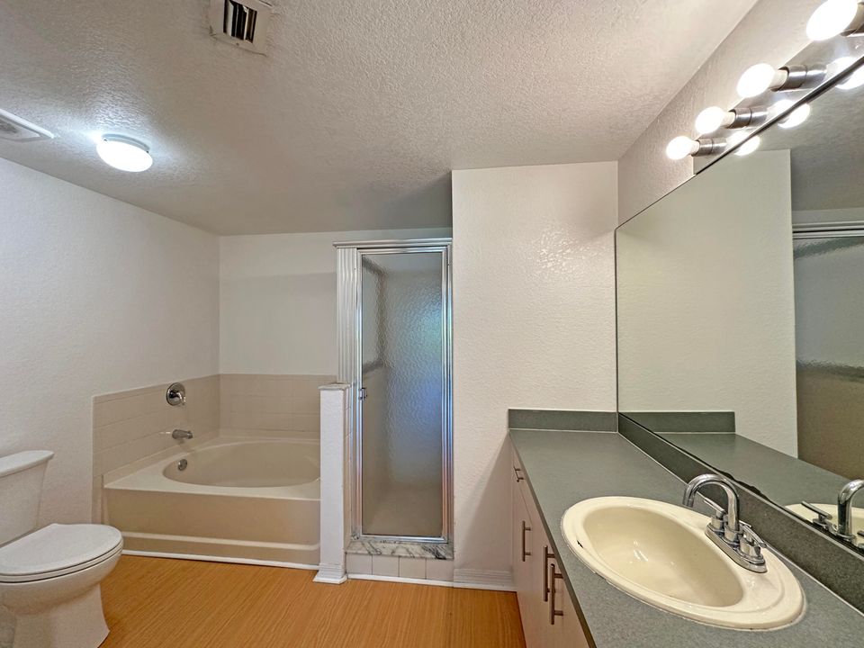 For Sale: $239,000 (2 beds, 2 baths, 1253 Square Feet)