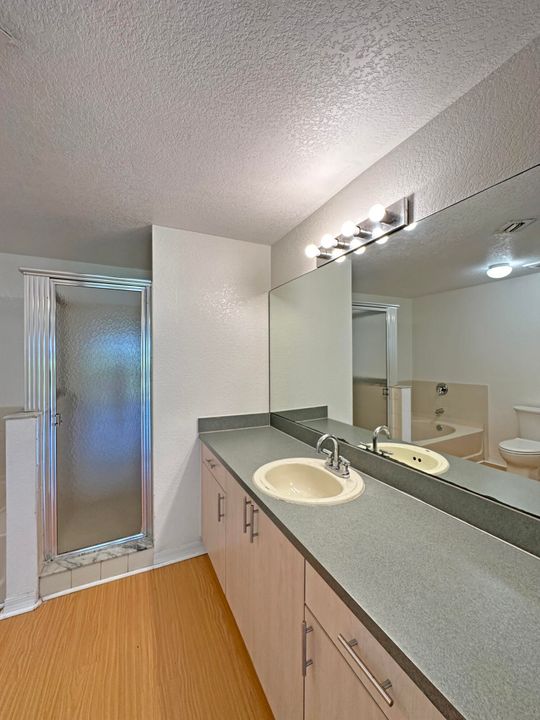 For Sale: $239,000 (2 beds, 2 baths, 1253 Square Feet)