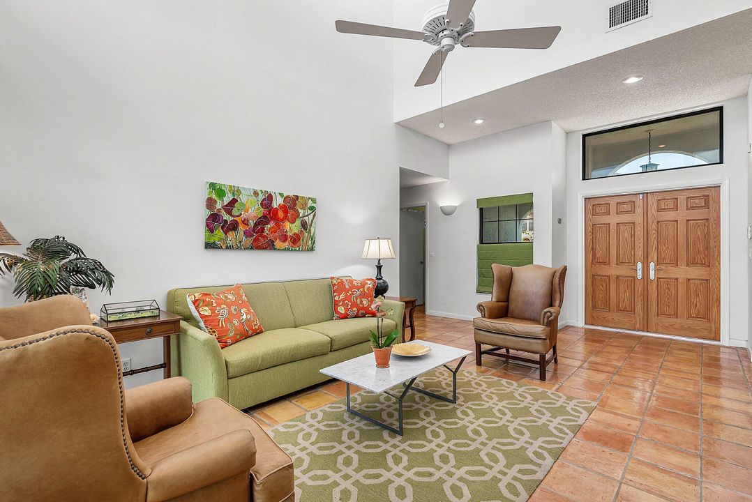 Под контрактом: $2,495,000 (3 спален, 2 ванн, 2310 Квадратных фут)