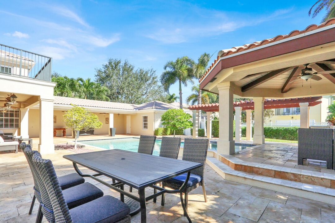 For Sale: $1,399,000 (4 beds, 3 baths, 2686 Square Feet)