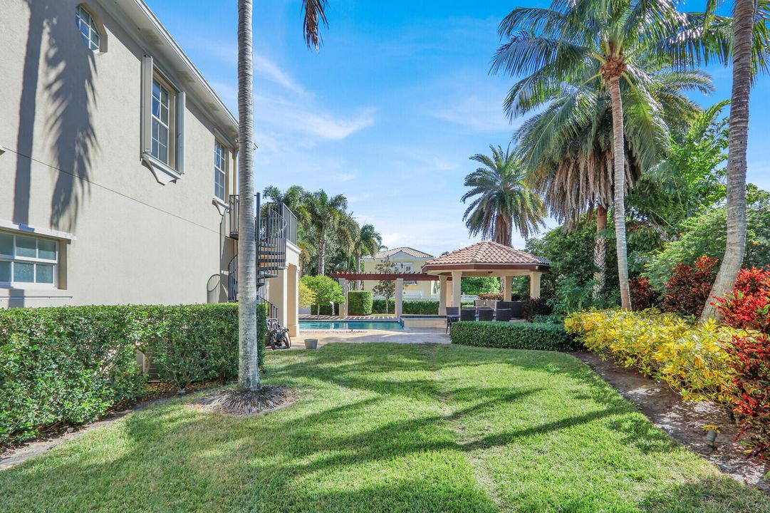 For Sale: $1,399,000 (4 beds, 3 baths, 2686 Square Feet)