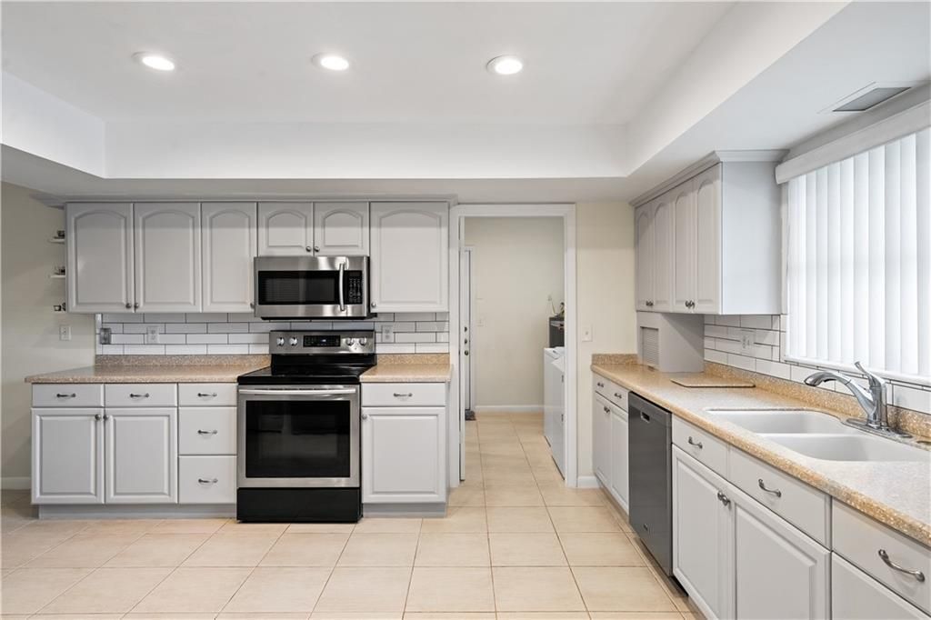 For Sale: $1,139,000 (3 beds, 2 baths, 1920 Square Feet)