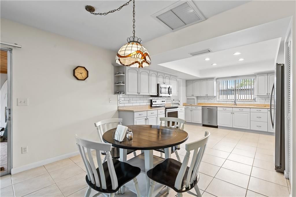 For Sale: $1,139,000 (3 beds, 2 baths, 1920 Square Feet)