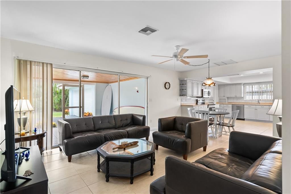 For Sale: $1,139,000 (3 beds, 2 baths, 1920 Square Feet)