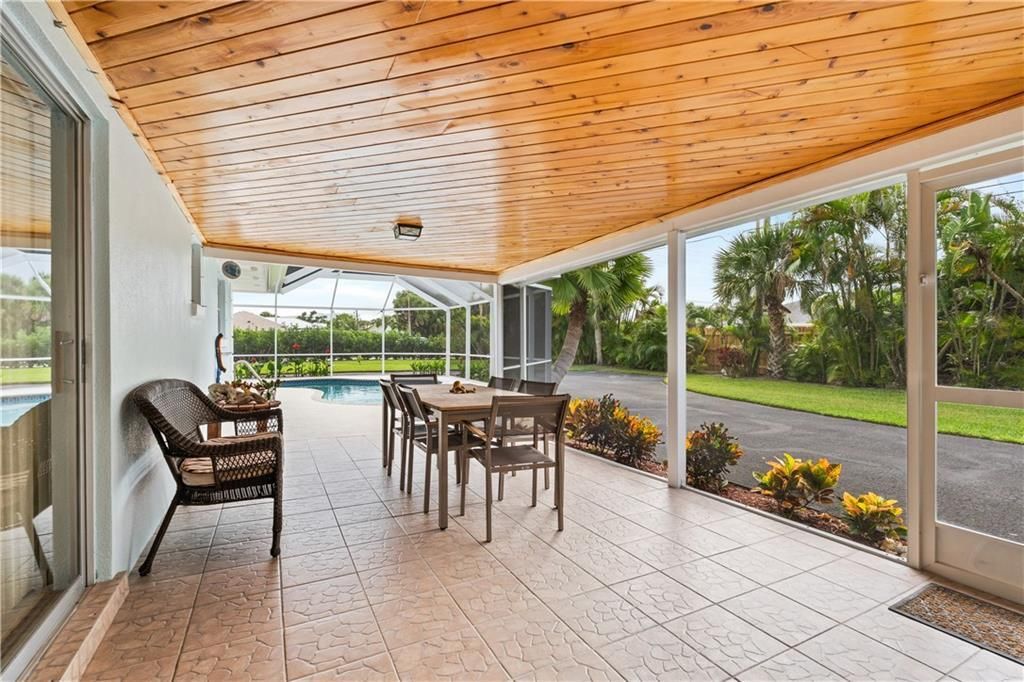 For Sale: $1,139,000 (3 beds, 2 baths, 1920 Square Feet)