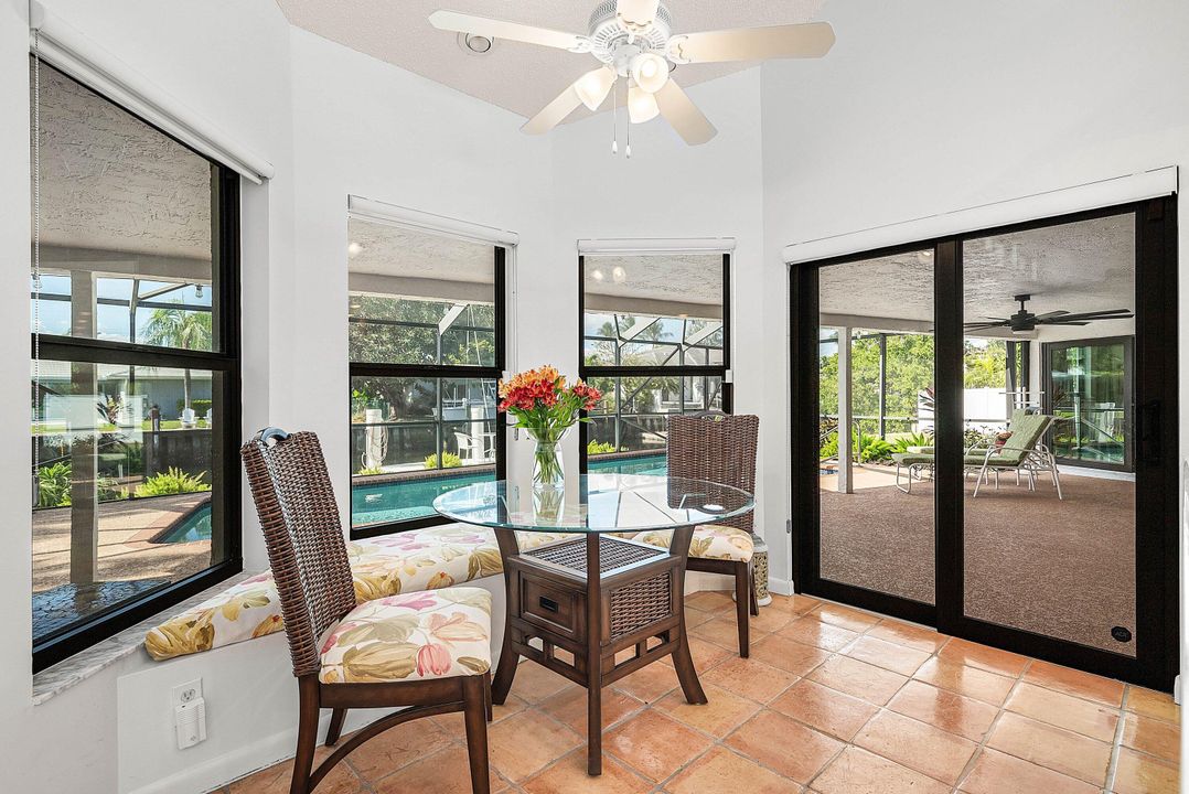 Под контрактом: $2,495,000 (3 спален, 2 ванн, 2310 Квадратных фут)