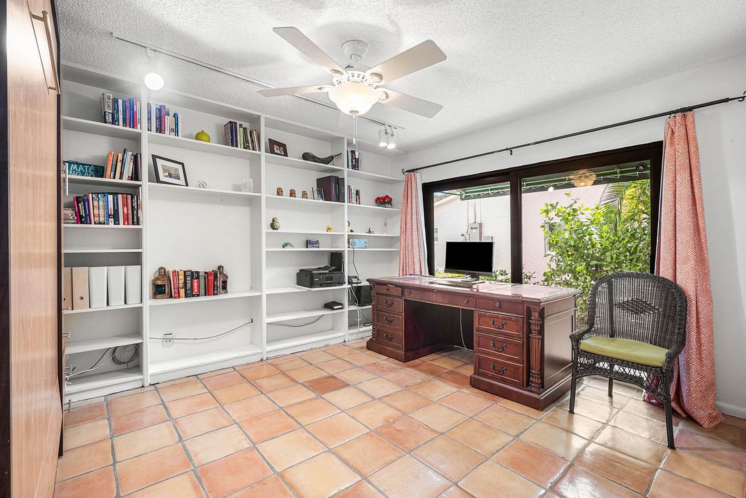 Под контрактом: $2,495,000 (3 спален, 2 ванн, 2310 Квадратных фут)