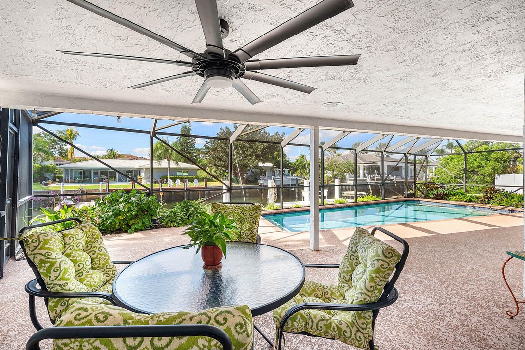 Под контрактом: $2,495,000 (3 спален, 2 ванн, 2310 Квадратных фут)