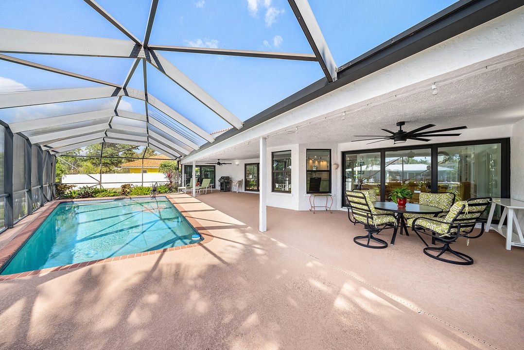 Под контрактом: $2,495,000 (3 спален, 2 ванн, 2310 Квадратных фут)