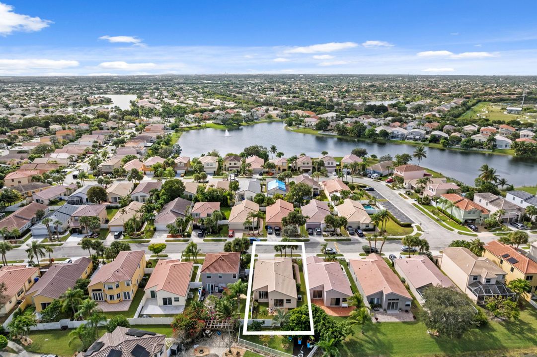 На продажу: $550,000 (4 спален, 2 ванн, 1590 Квадратных фут)