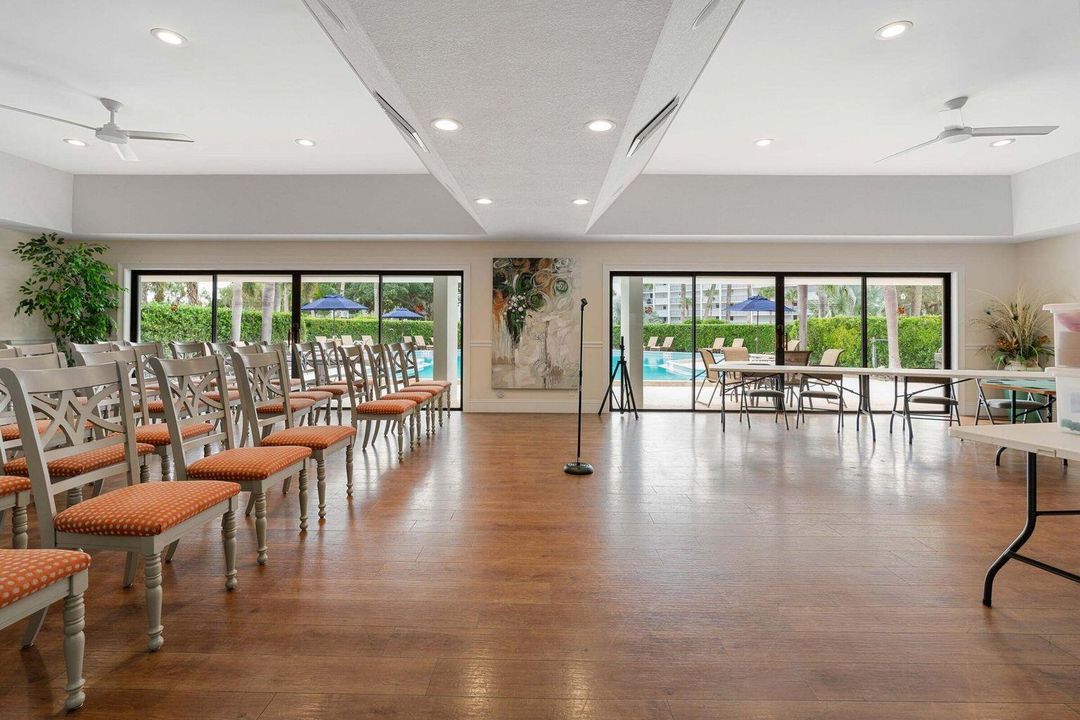 For Sale: $950,000 (2 beds, 2 baths, 1300 Square Feet)