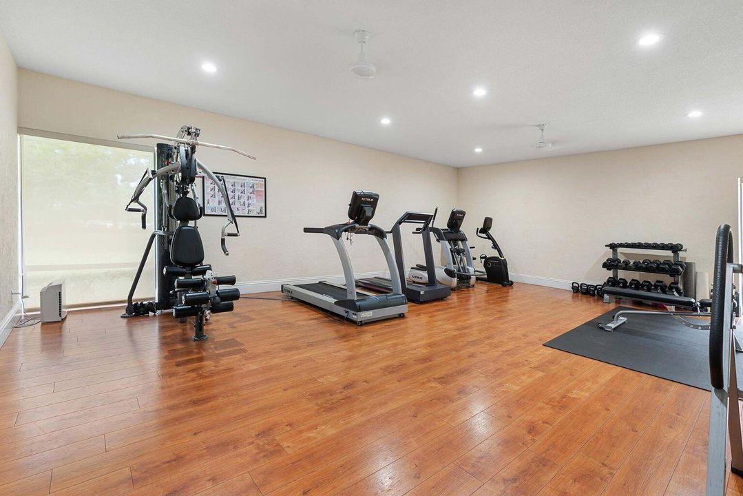 For Sale: $950,000 (2 beds, 2 baths, 1300 Square Feet)