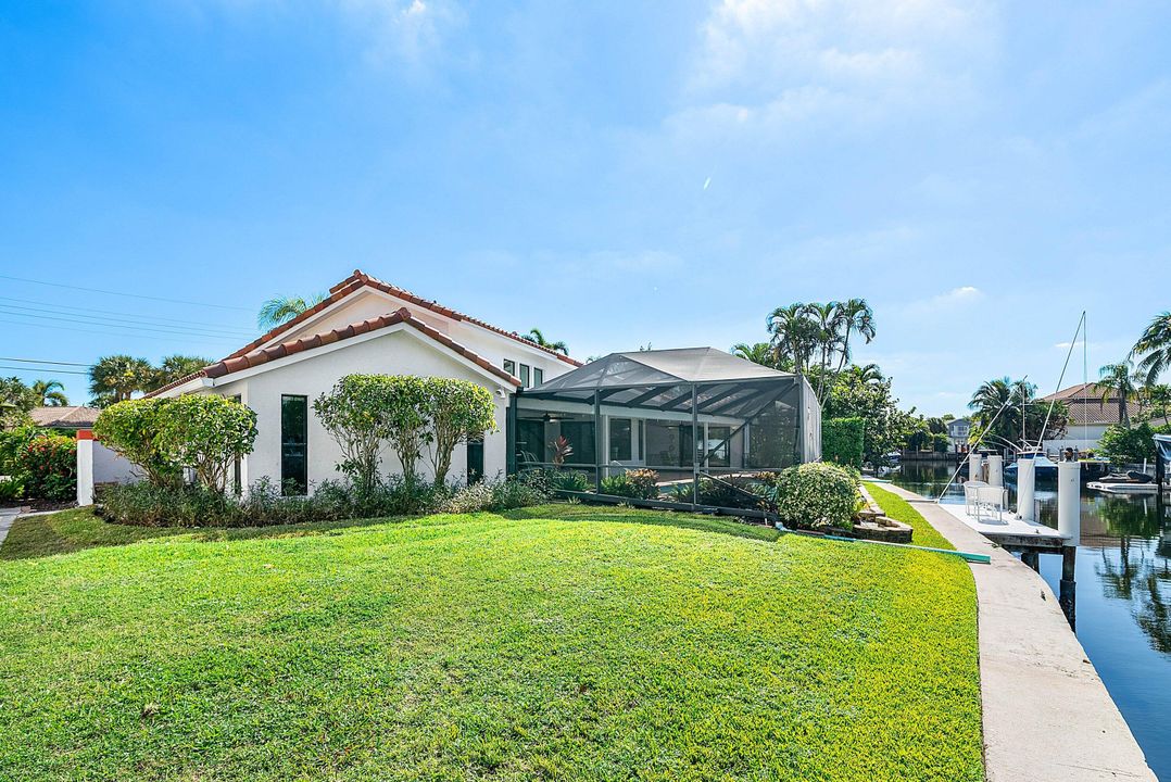 Под контрактом: $2,495,000 (3 спален, 2 ванн, 2310 Квадратных фут)