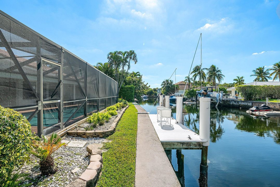 Под контрактом: $2,495,000 (3 спален, 2 ванн, 2310 Квадратных фут)