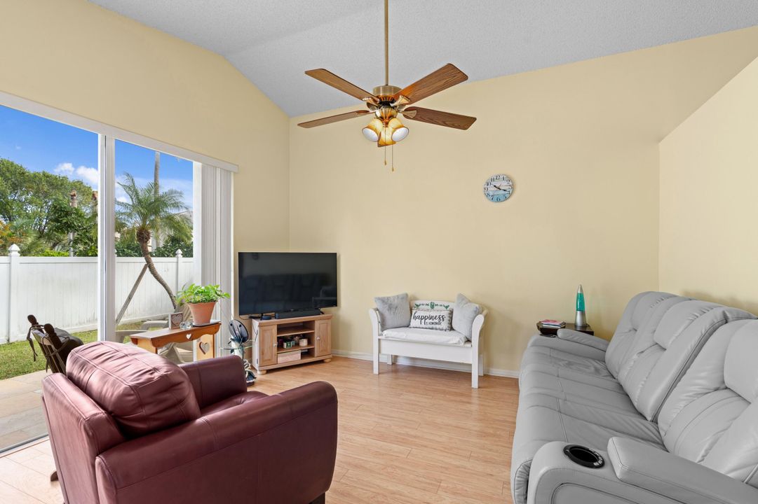 На продажу: $550,000 (4 спален, 2 ванн, 1590 Квадратных фут)