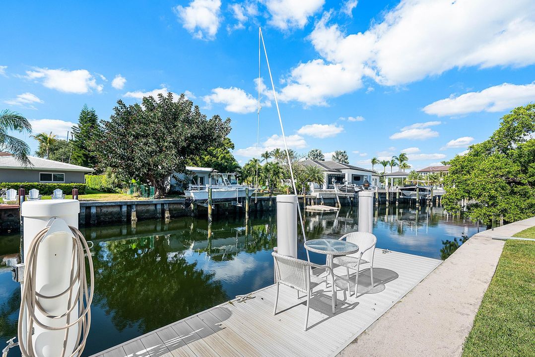 Под контрактом: $2,495,000 (3 спален, 2 ванн, 2310 Квадратных фут)