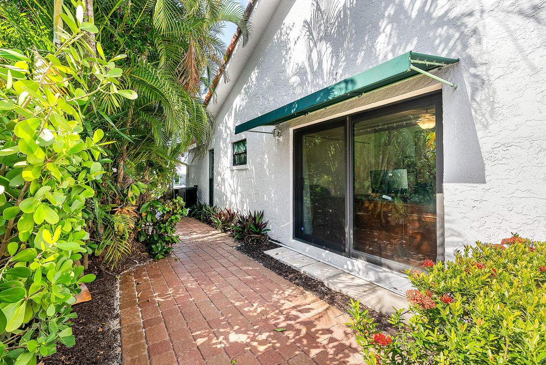 Под контрактом: $2,495,000 (3 спален, 2 ванн, 2310 Квадратных фут)