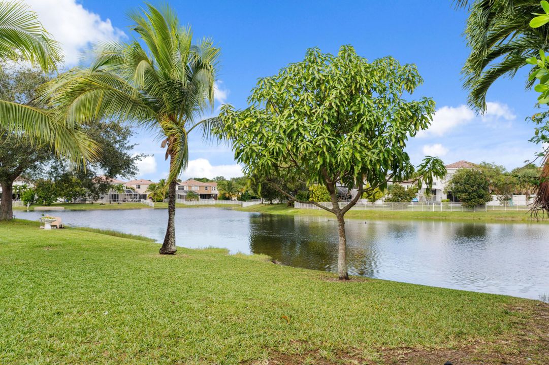 На продажу: $550,000 (4 спален, 2 ванн, 1590 Квадратных фут)