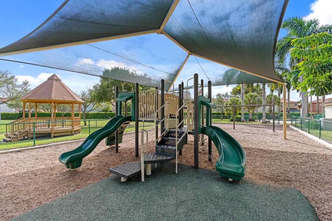 На продажу: $550,000 (4 спален, 2 ванн, 1590 Квадратных фут)