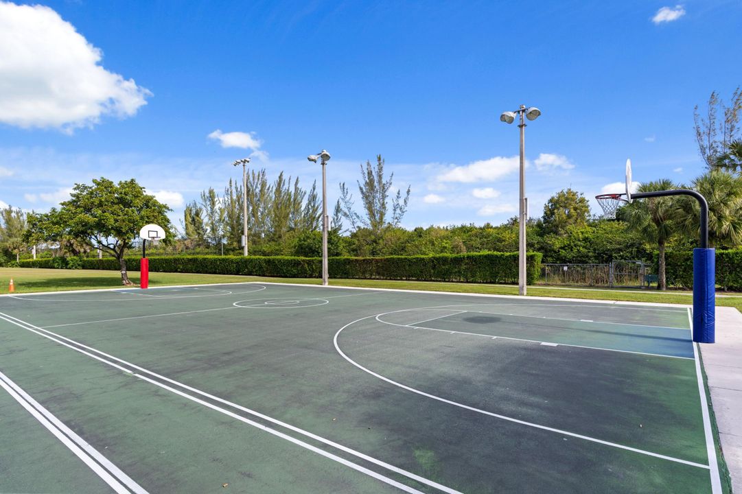 На продажу: $550,000 (4 спален, 2 ванн, 1590 Квадратных фут)