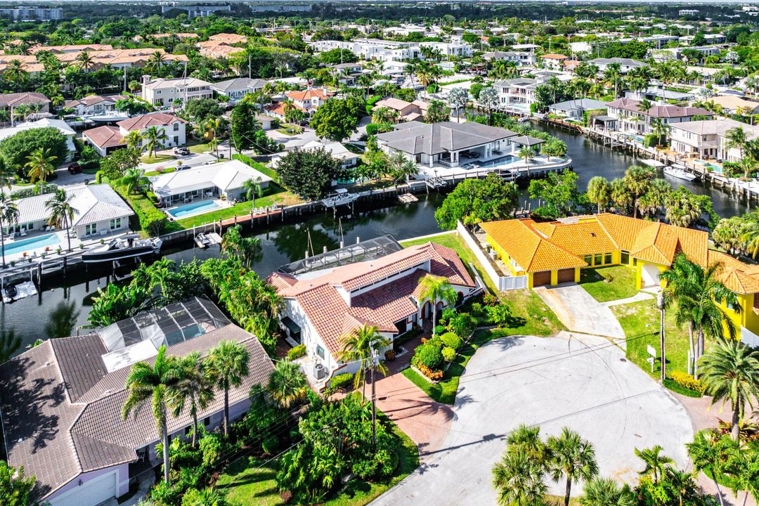 Под контрактом: $2,495,000 (3 спален, 2 ванн, 2310 Квадратных фут)