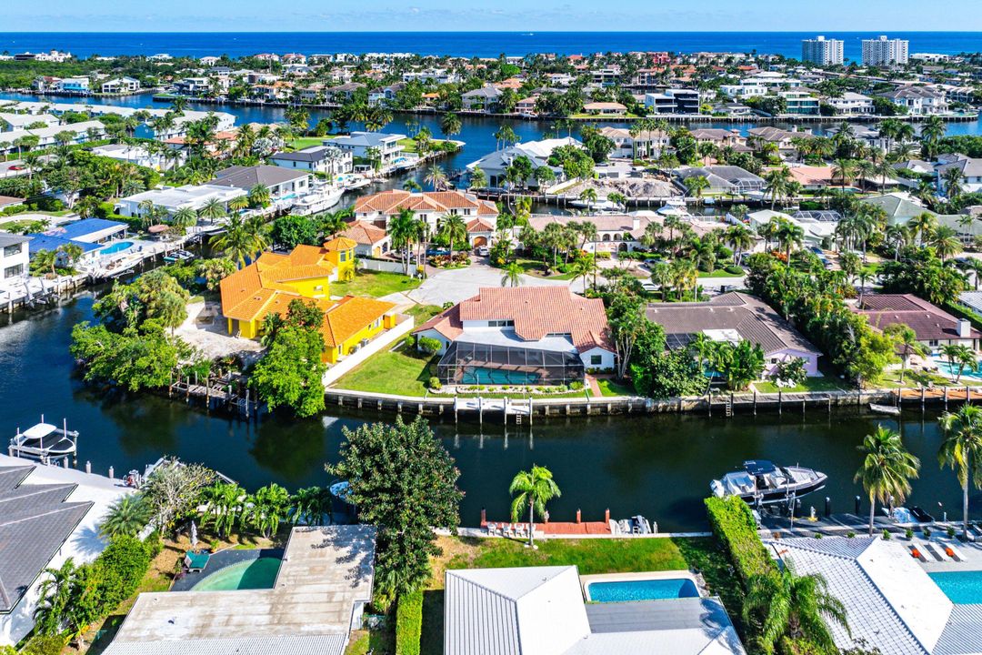 Под контрактом: $2,495,000 (3 спален, 2 ванн, 2310 Квадратных фут)