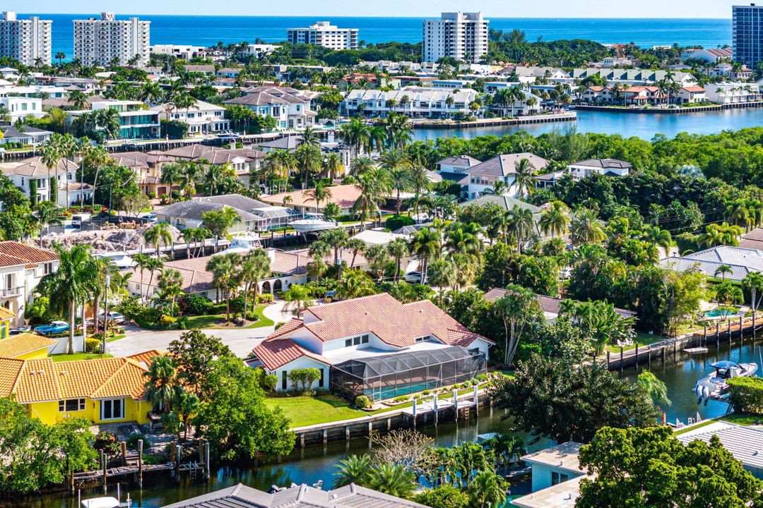 Под контрактом: $2,495,000 (3 спален, 2 ванн, 2310 Квадратных фут)